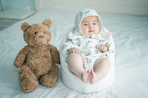 阳江宝宝吃不饱母乳的症状